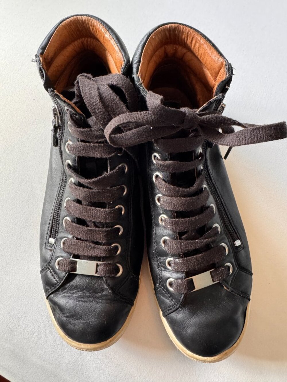Streetwise! UGG Olive Black Leather High Top Sneakers (Size 8) - Picture 4 of 6